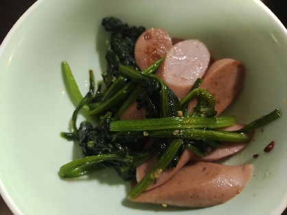 ほうれん草と魚肉ソーセージのコンソメ炒め