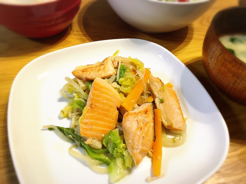 鮭とお野菜の味噌煮込み