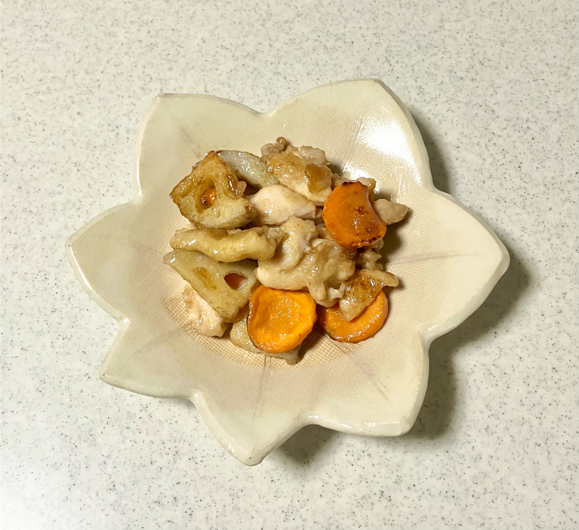 簡単☆黒酢入り鶏肉と蓮根炒め