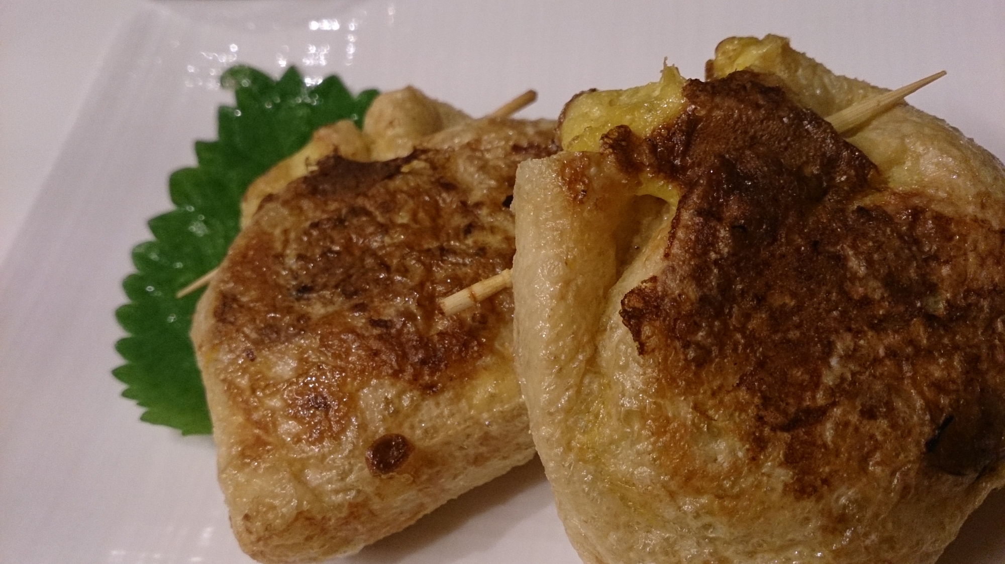 おつまみにも♪カリっと!納豆とねぎの油揚げ詰め焼き