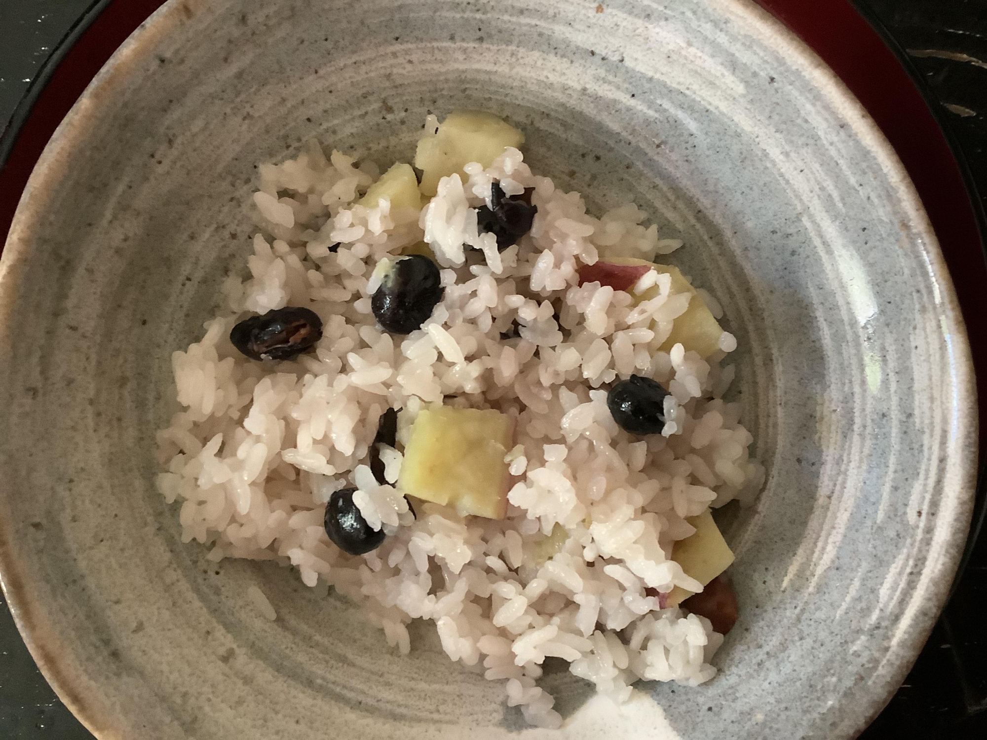 市販の食べれる黒豆使った　黒豆さつまいもおこわ