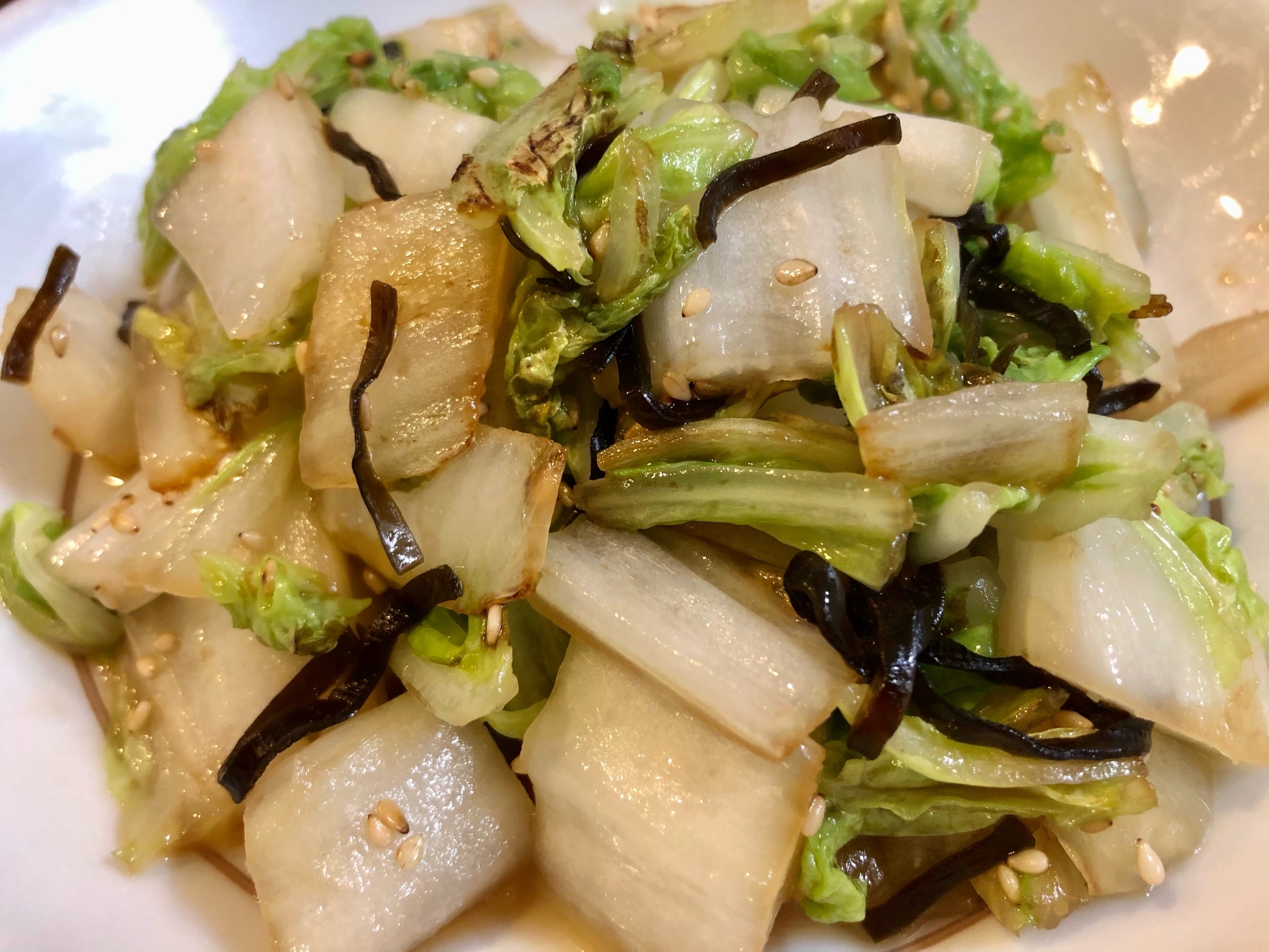 簡単副菜♫焼き白菜と塩昆布の塩炒め