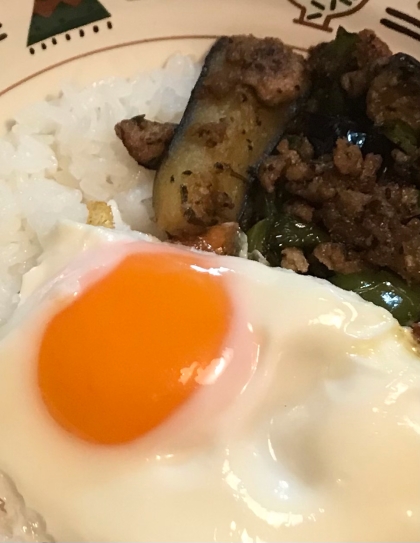 焼きピーマン、かぼちゃ、茄子入りのキーマカレー！