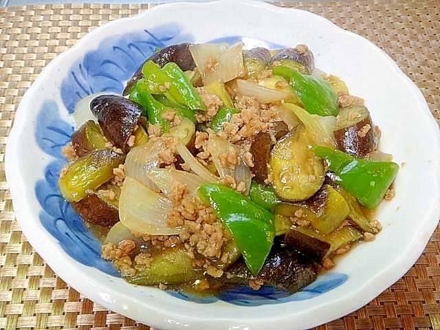 茄子とピーマン玉ねぎのそぼろ炒め