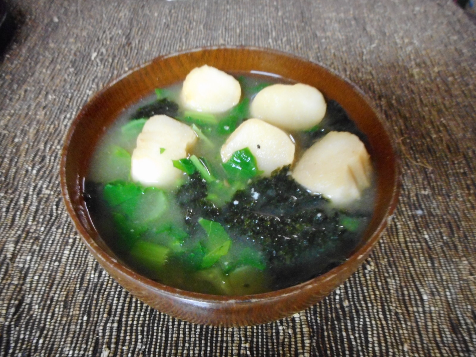 お麩とカブの葉と海苔の味噌汁