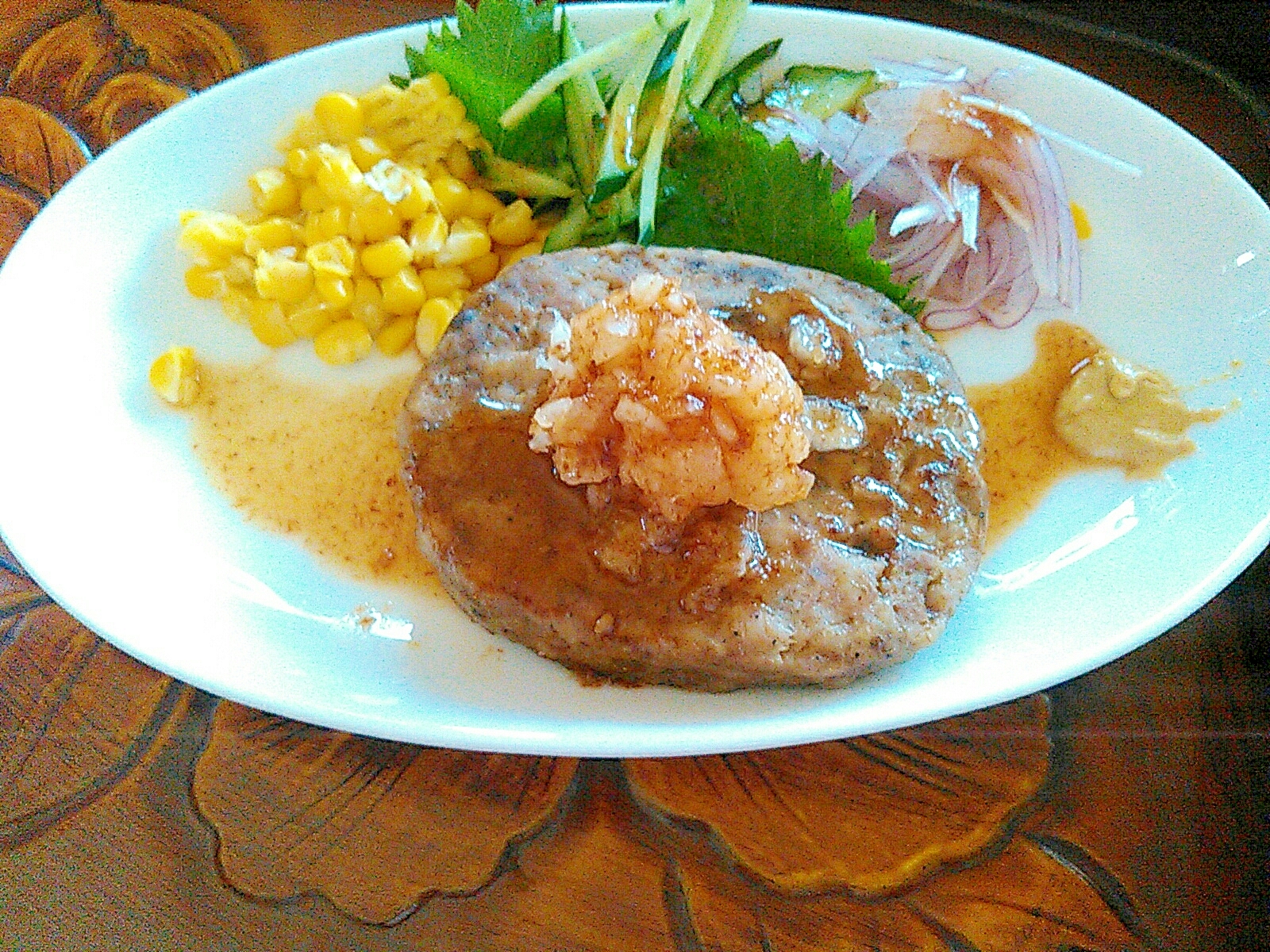 夏にさっぱり☆和風ハンバーグのカラフル夏野菜添え