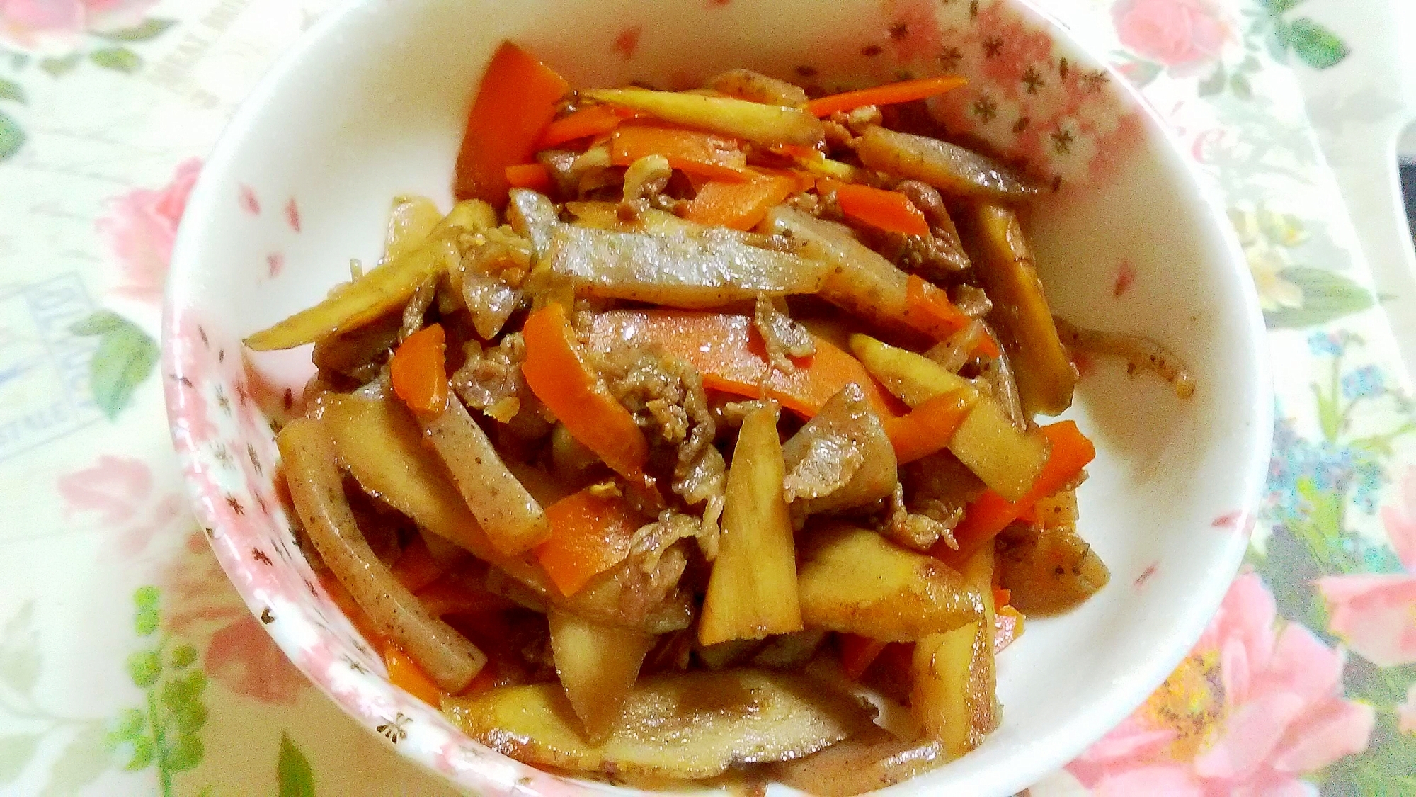 牛肉とごぼう、こんにゃくの煮物