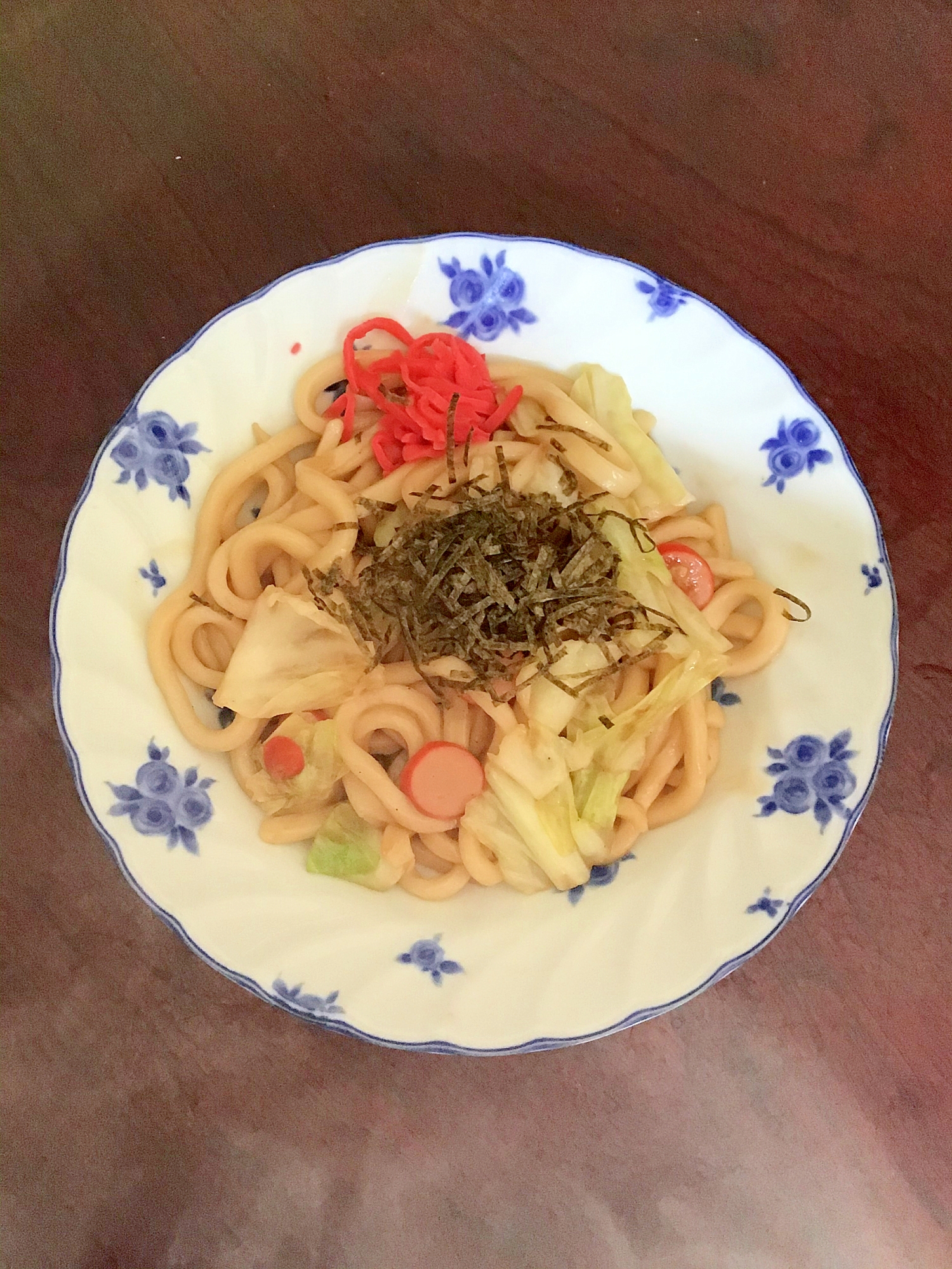 赤ウインナーと野菜の焼きうどん＠にんにく醤油味。