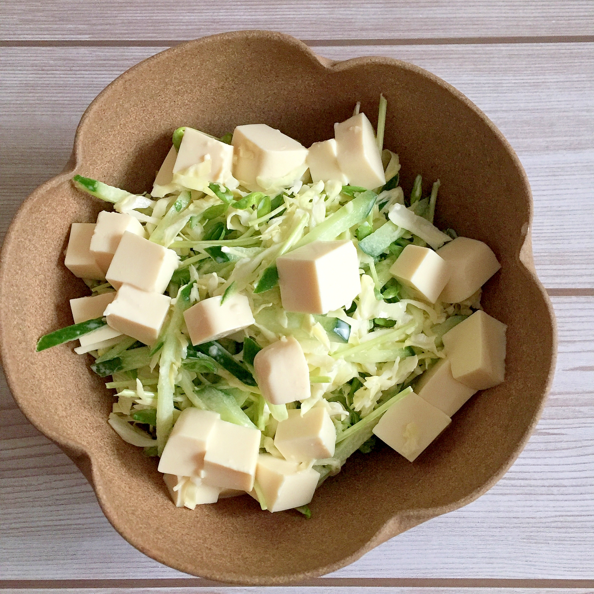 キャベツときゅうりと豆苗と豆腐のマヨ醤油サラダ♪