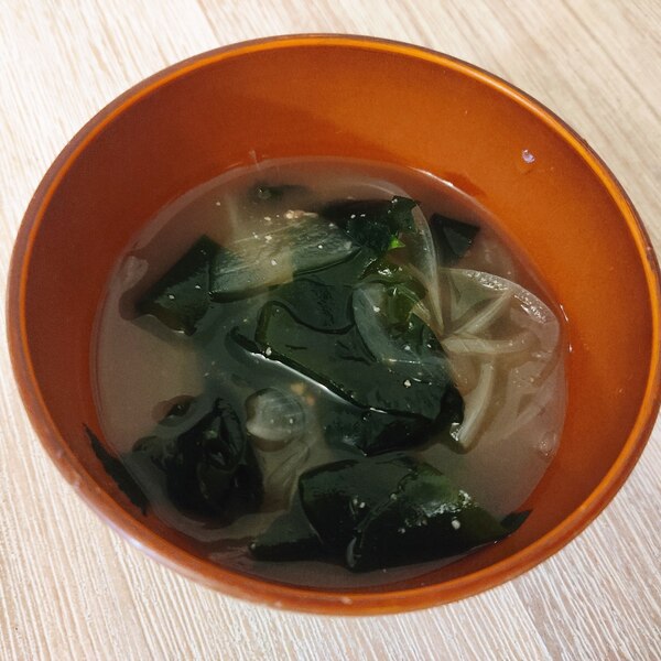 朝食に わかめと玉ねぎのお味噌汁 レシピ 作り方 By Makicchi 楽天レシピ 朝食に わかめと玉ねぎのお味噌汁 レシピ 作り方 By Makicchi 楽天レシピ