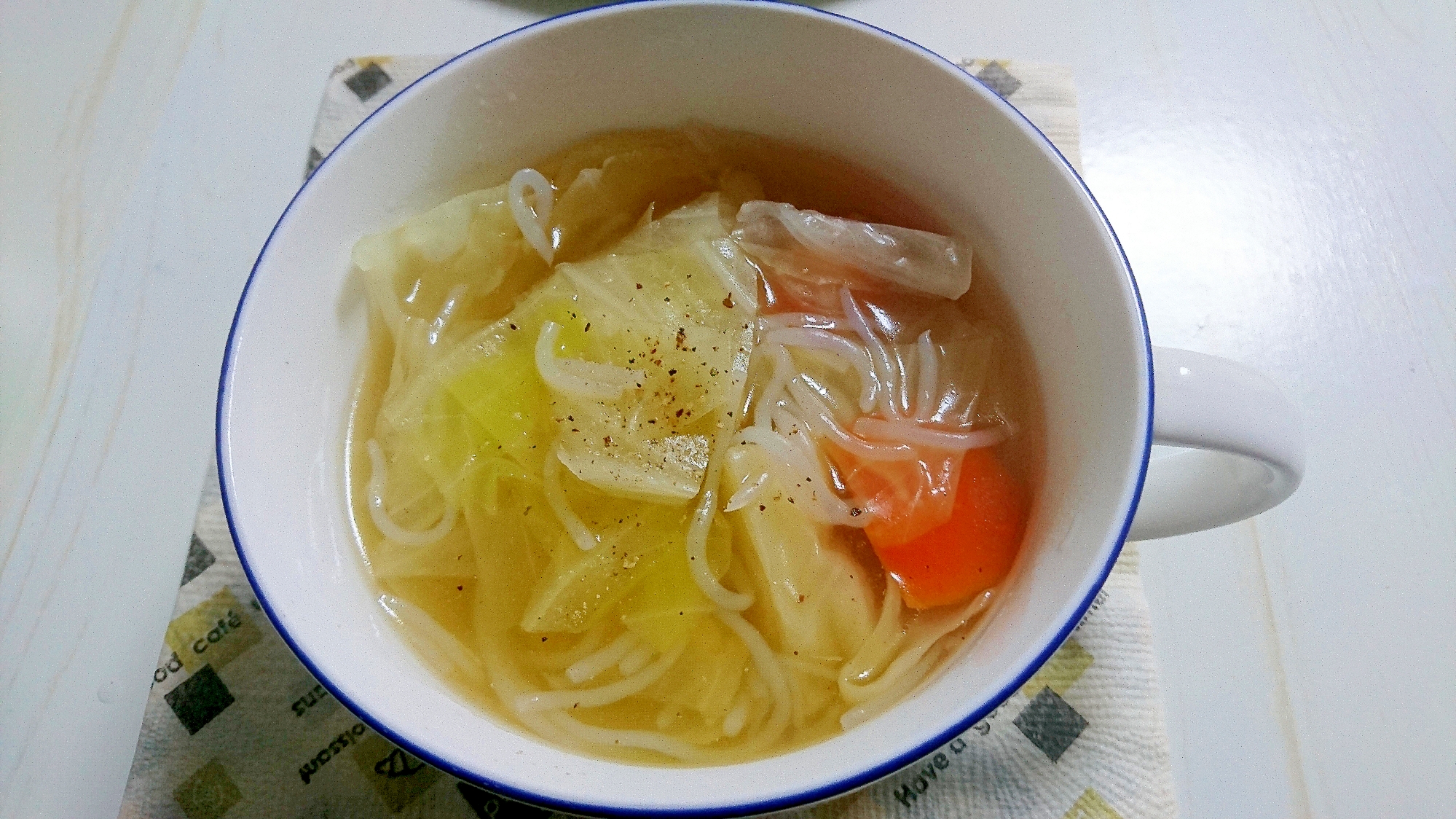 糸こんにゃく入り野菜スープ