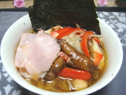 junさんお取り寄せのパプリカ大活躍されていますね♪パプリカ入りラーメン初めて食べました（笑い）主人はピーマン苦手ですがこれは美味しと完食しました（*^_^*）