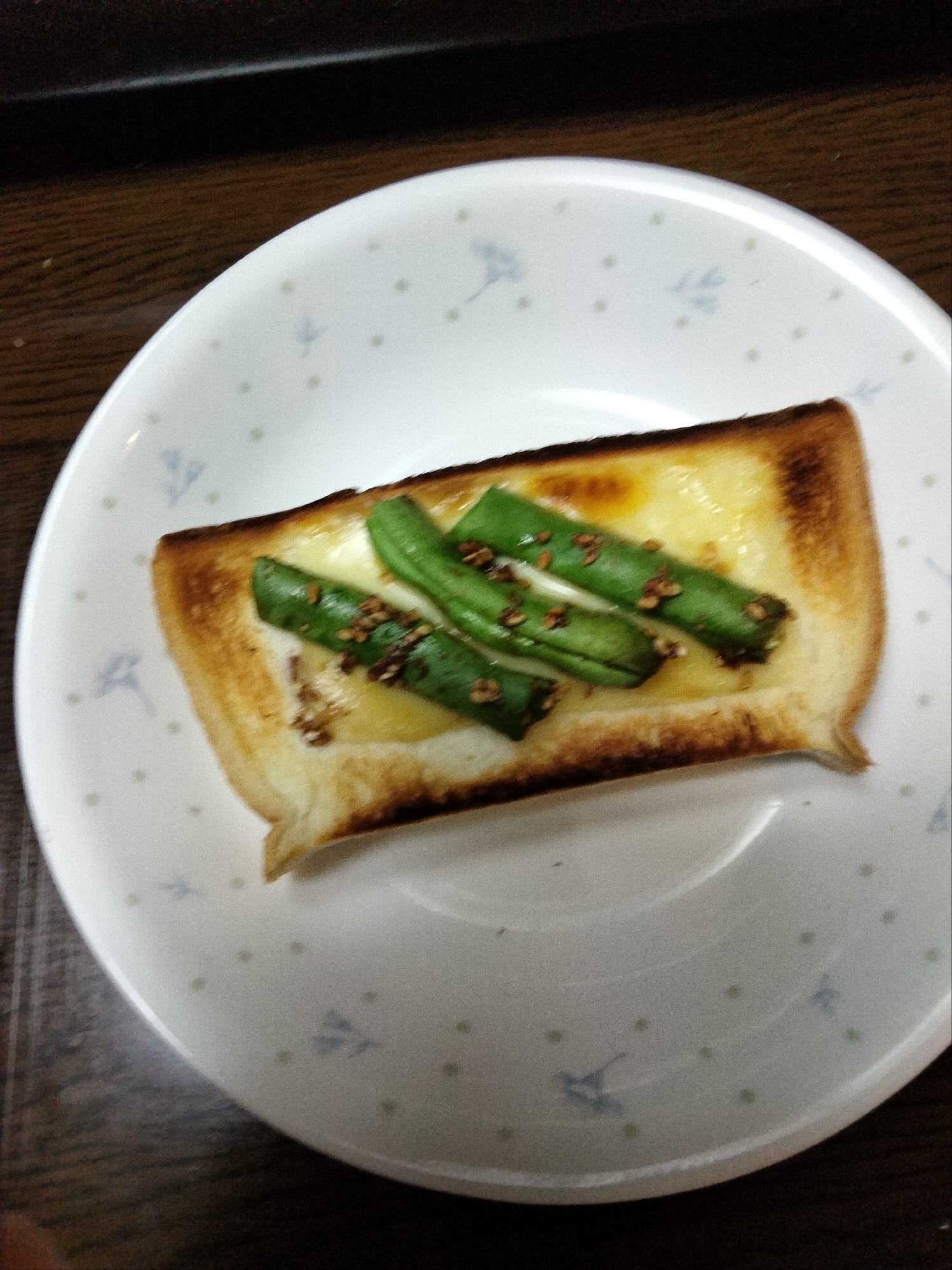 チーズトーストアレンジ いんげんの胡麻和えのせて