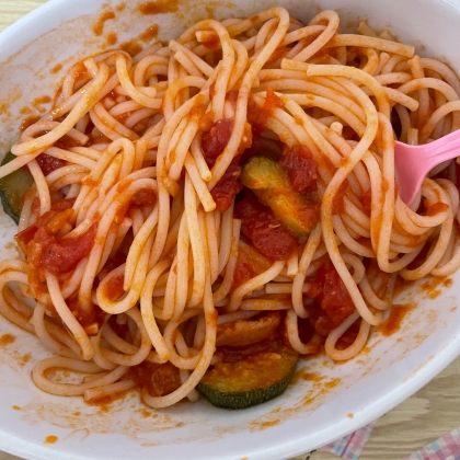 レシピ参考にさせて頂きました！ズッキーニがあったので追加で入れました。トマトとニンニクパスタとても美味しかったです(^^)またリピします‼︎