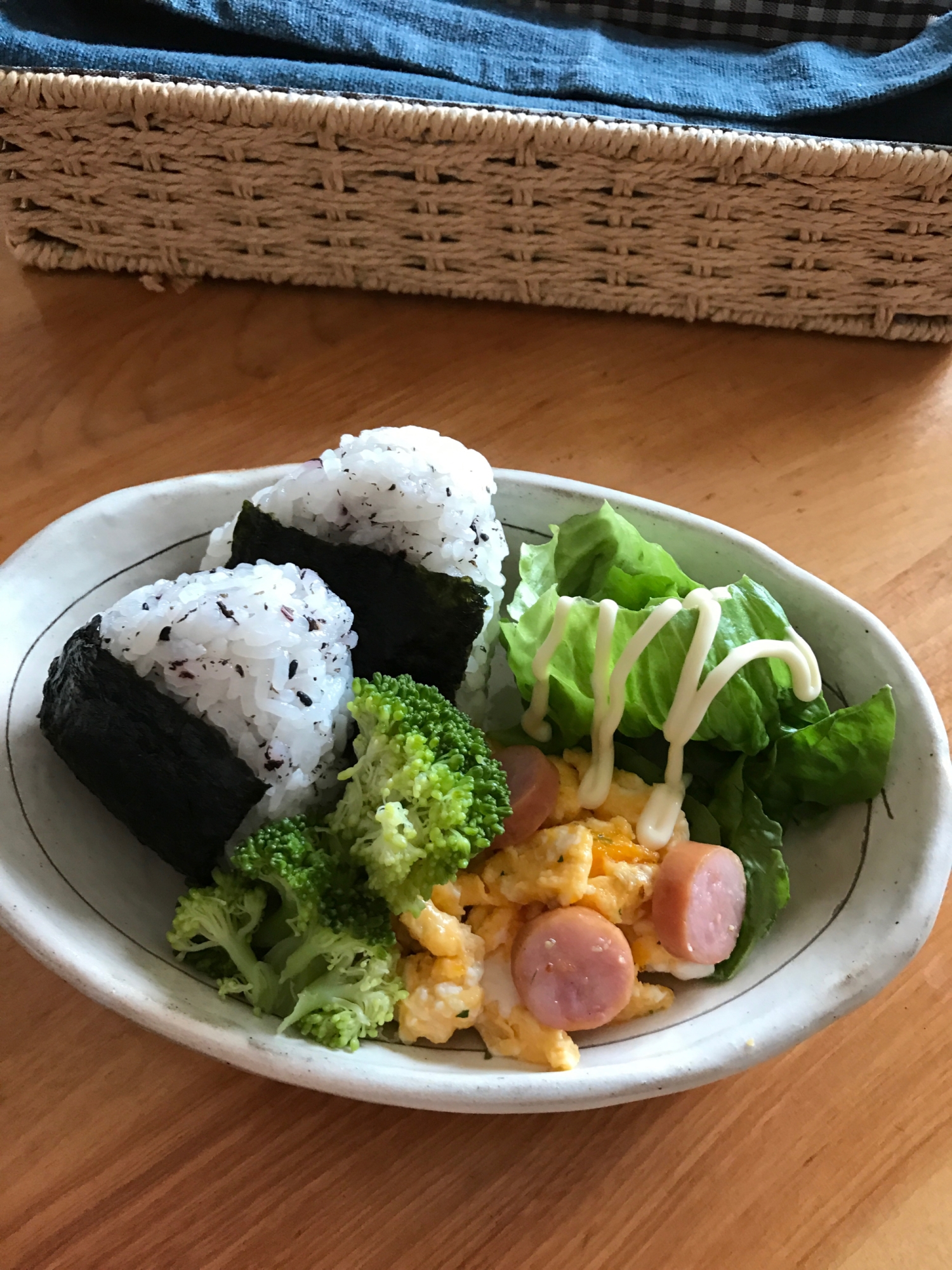 ゆかりおむすびとウィンナーチーズエッグの朝ごはん レシピ 作り方 By ボンド子 楽天レシピ