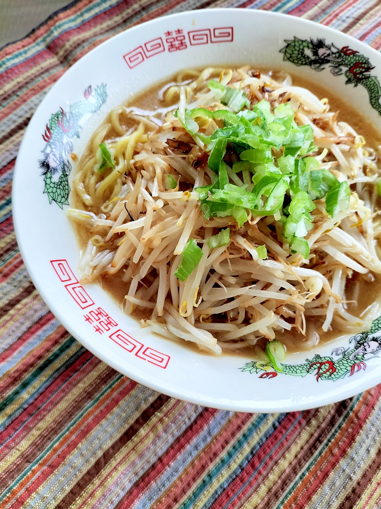 香ばしもやしの味噌ラーメン♪（市販で簡単）