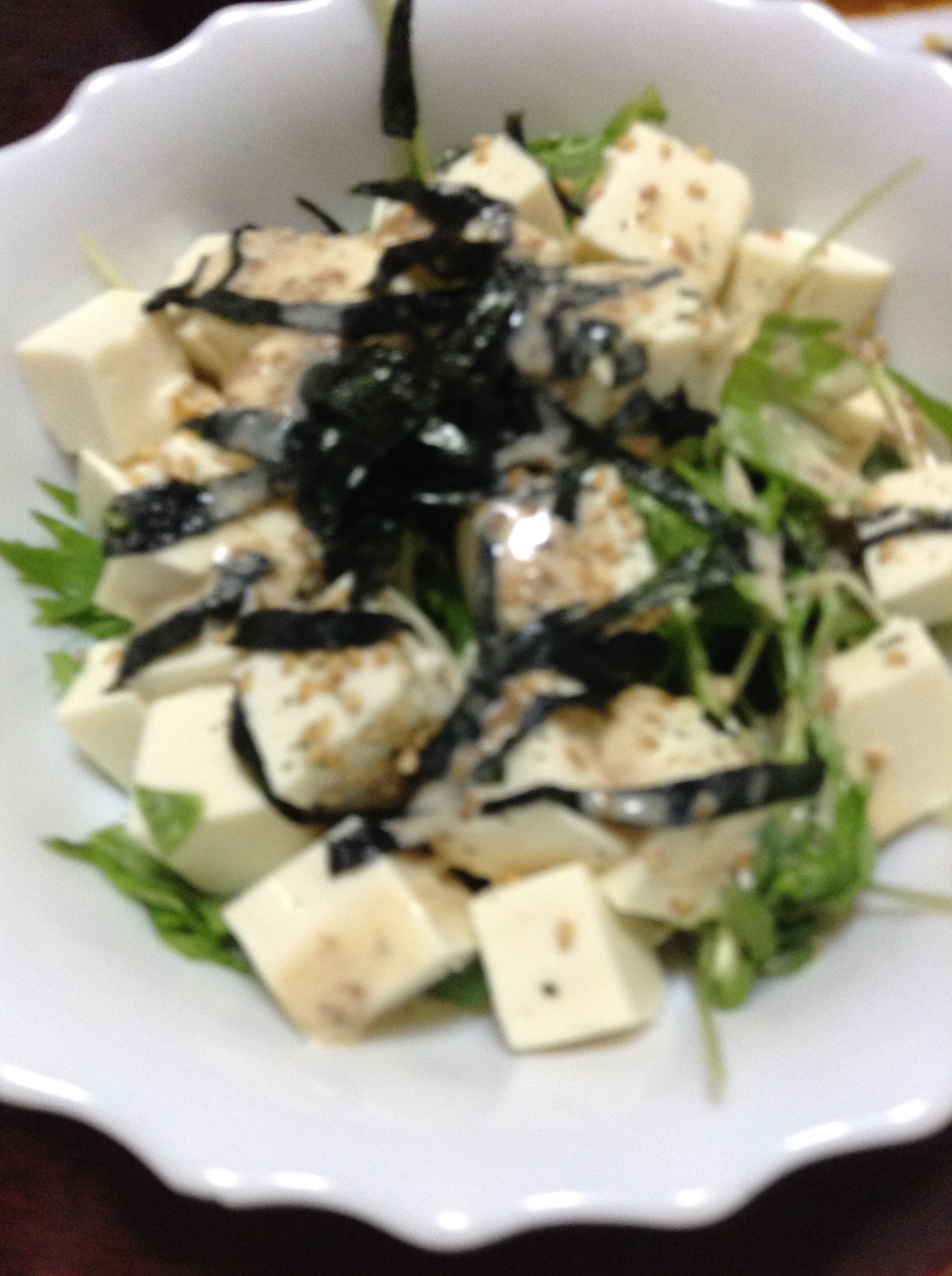 水菜と貝割れと豆腐のゴマドレサラダ