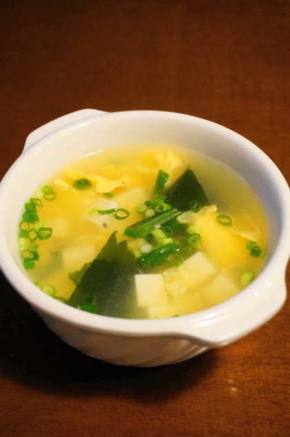 豆腐とわかめの中華卵スープ