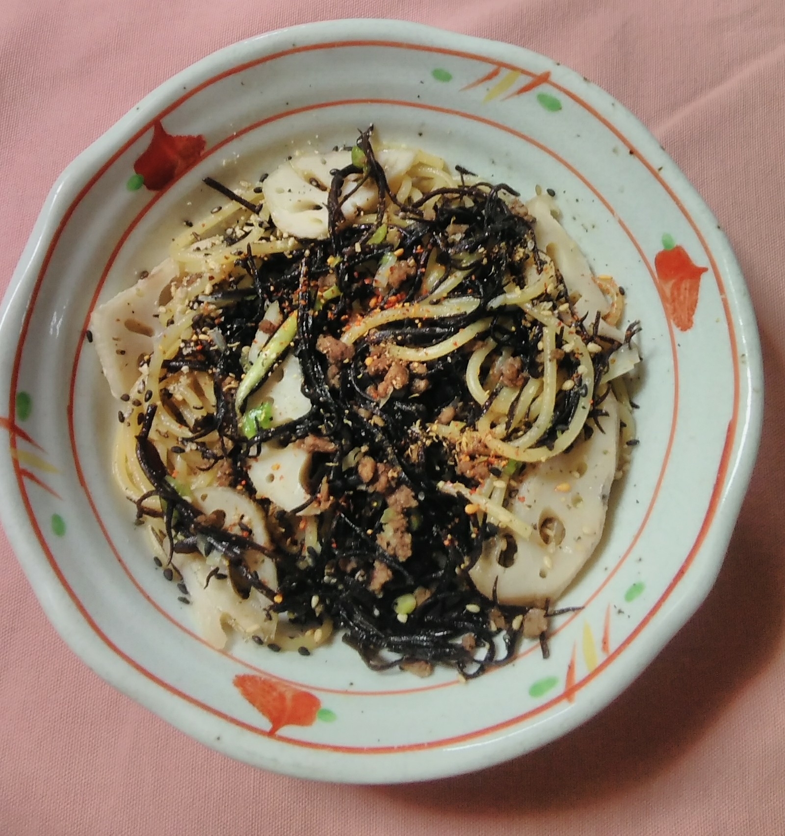 クセになる！花椒入りレンコンとひじきパスタ