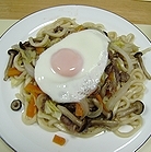 牛肉しかなかったので、牛肉を使いました。とっても美味しかったです。野菜をたくさん摂ることができて良かったです。目玉焼きを載せると可愛くなりますね♪