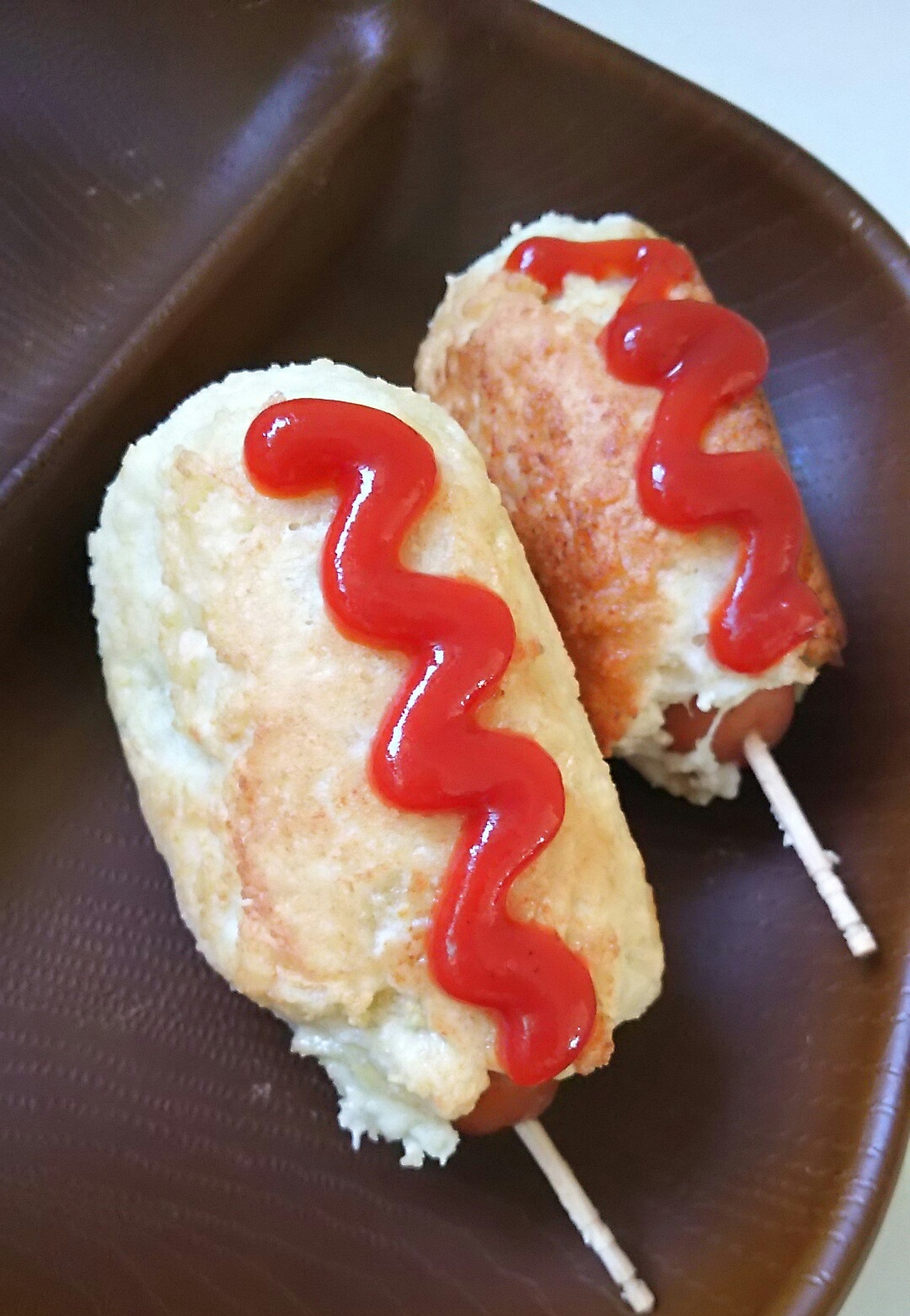 小麦粉で簡単 家にあるものでアメリカンドッグ レシピ 作り方 By ちかねこママ 楽天レシピ 小麦粉で簡単 家にあるものでアメリカンドッグ レシピ 作り方 By ちかねこママ 楽天レシピ