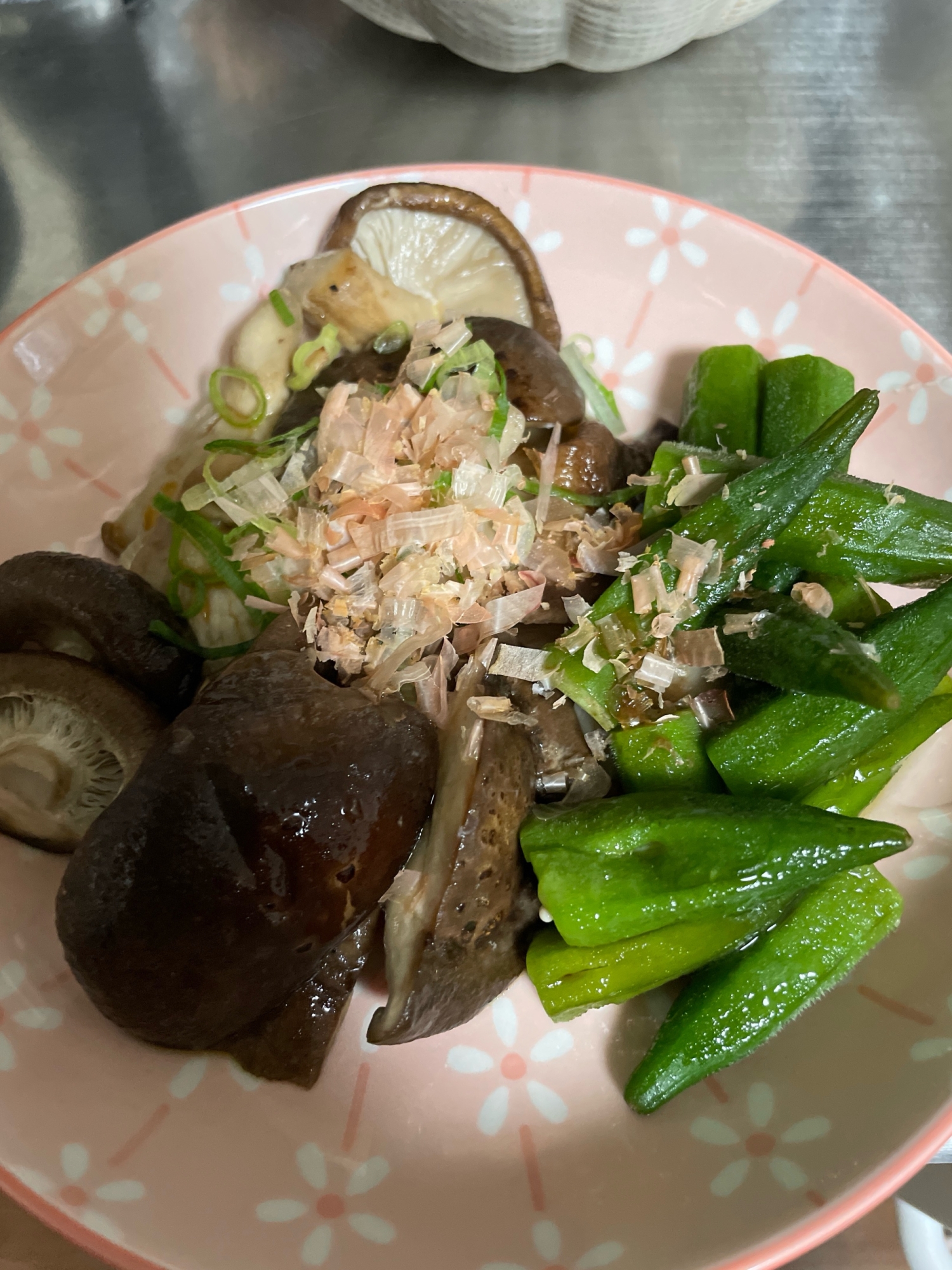 椎茸とオクラの炒め煮(ごま油白だしコチュジャン)