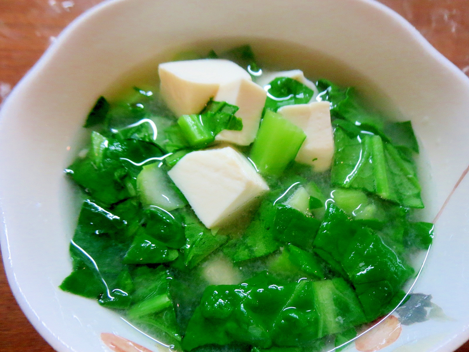 イリコ風味の小松菜と豆腐の味噌汁