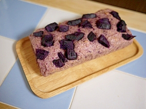 色がキレイ♪紫芋のケーキ