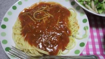 家庭の普通のスパゲティミートソース