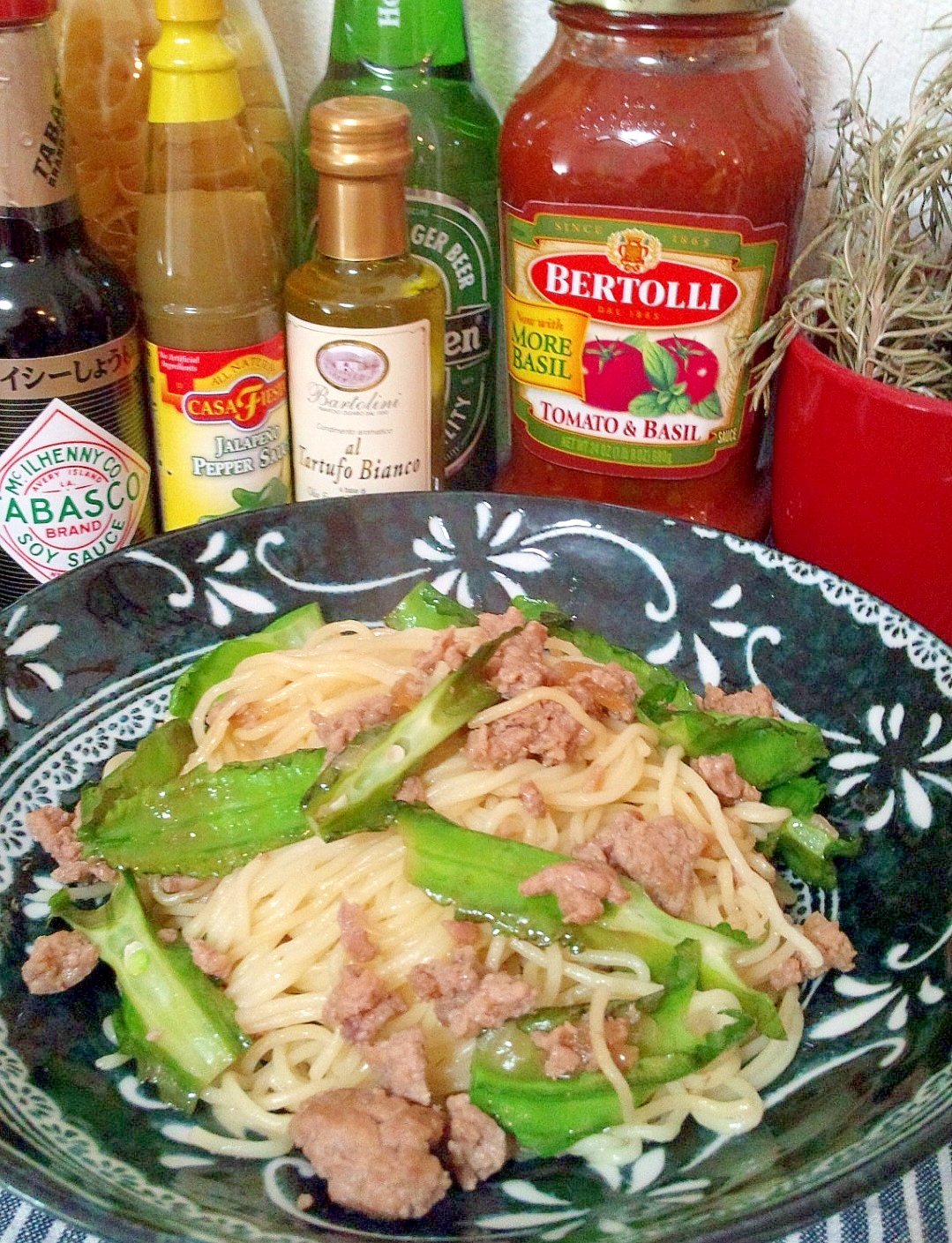 うりずん豆入り・タイ風そぼろ焼きそば☆