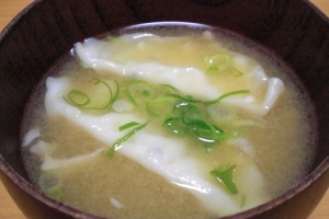 今日のお味噌汁！　「冷凍ギョーザのお味噌汁」　♪♪