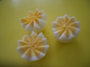 ひな祭りのかざりに!ギザギザお花のゆで卵