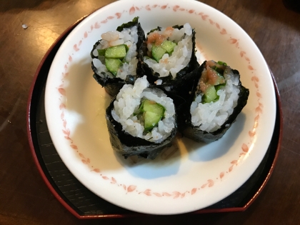 酢飯に納豆も美味しいね♡
納豆苦手だけど、食べられたよ(*≧∀≦*)
包丁が切れなくて(･_･;
型が崩れちゃったわ…
ご馳走様ぁ♡