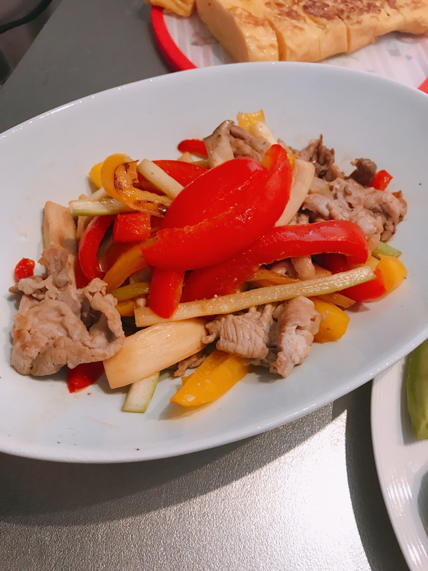 豚肉とパプリカの麺つゆ炒め！