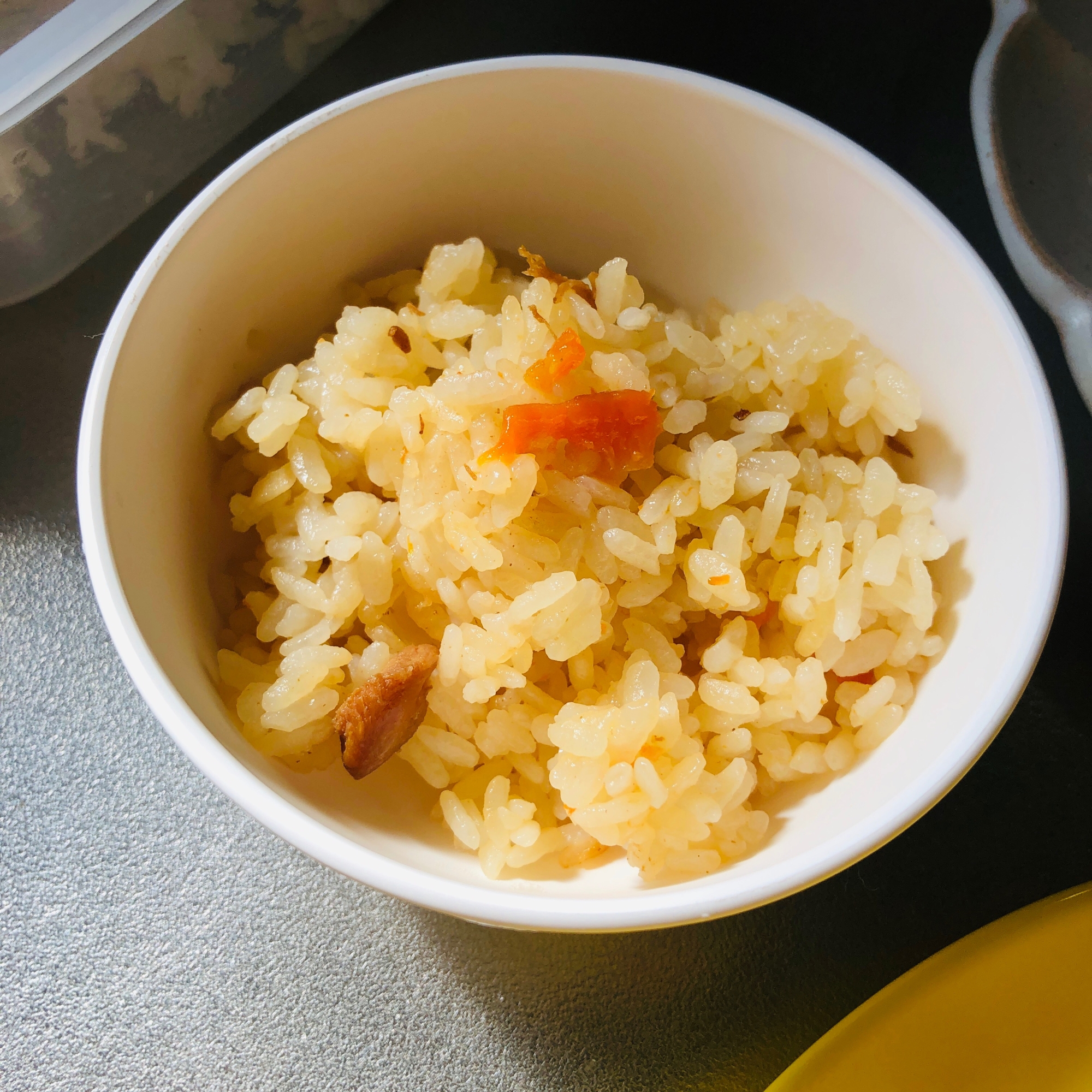 めんつゆで鶏肉と人参の炊き込みご飯