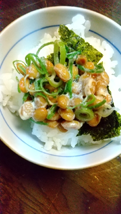 はちみつ梅とごまとごま油と海苔の納豆混ぜご飯