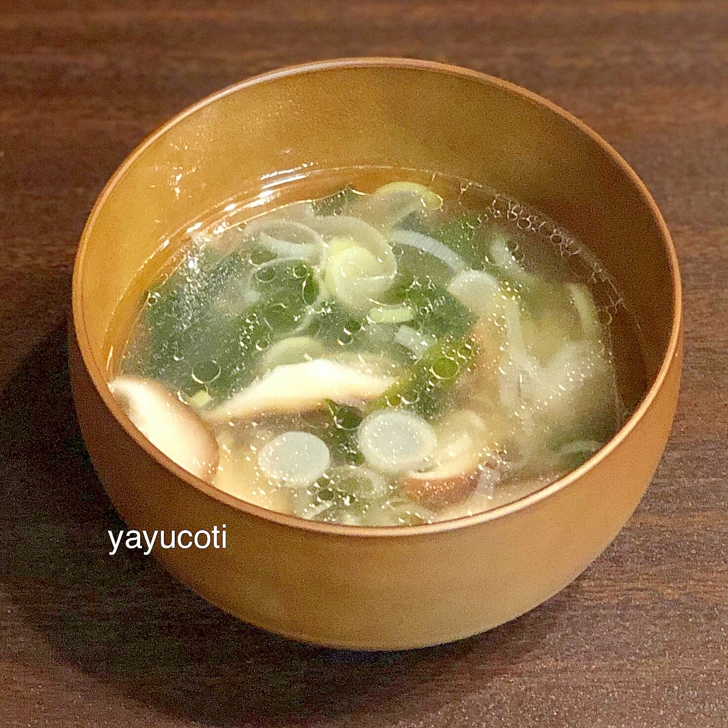 鶏皮のゆで汁でムダなし簡単スープ