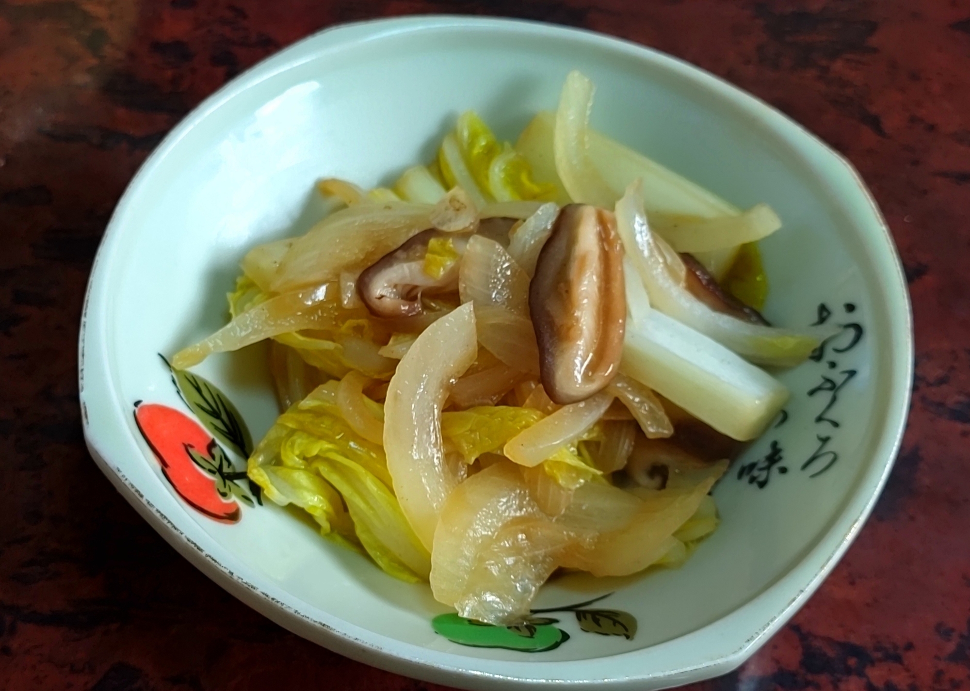 白菜と椎茸と玉ねぎのバター醤油炒め