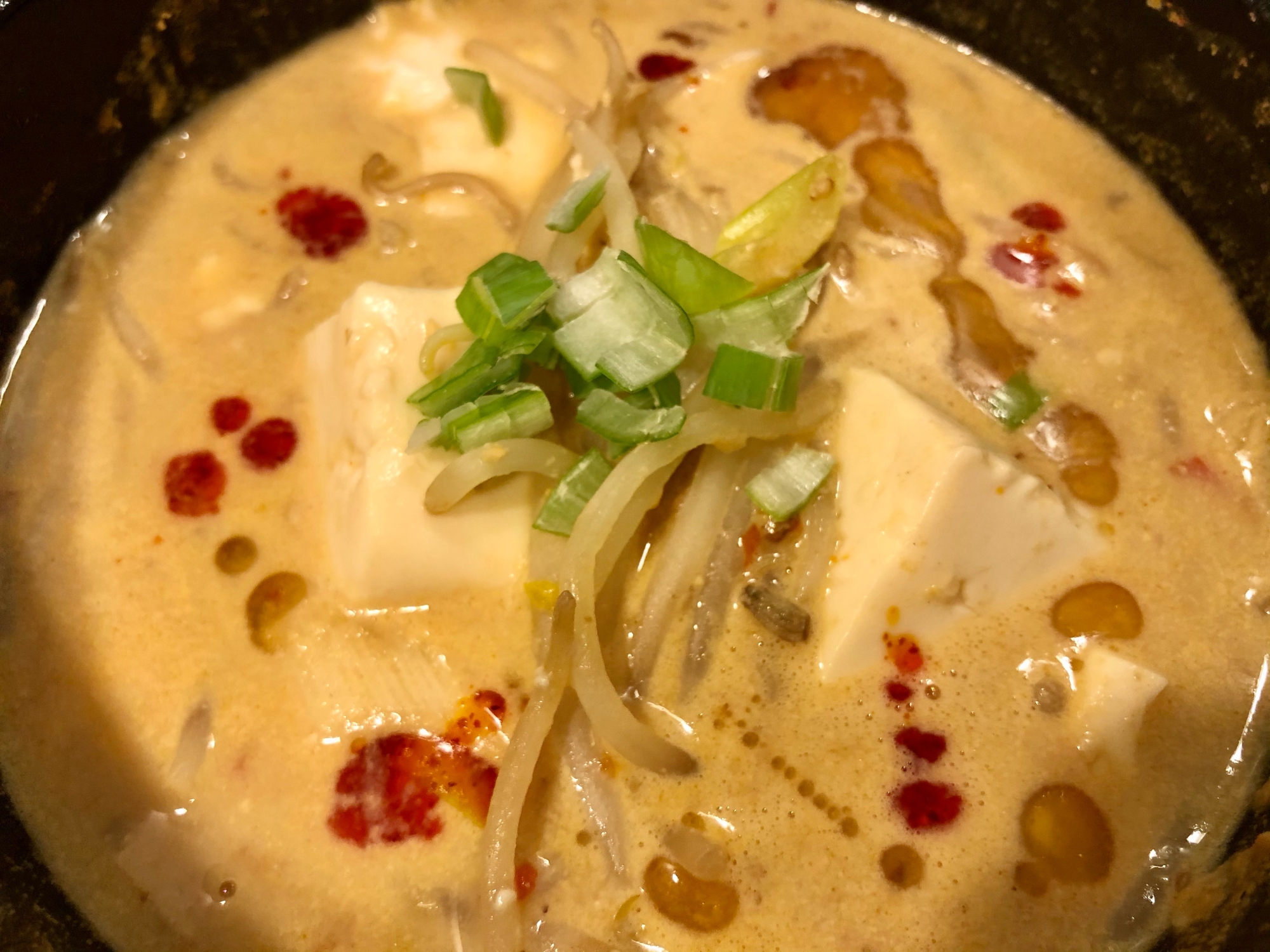 簡単副菜♫もやしと豆腐の肉なし濃厚胡麻坦々スープ