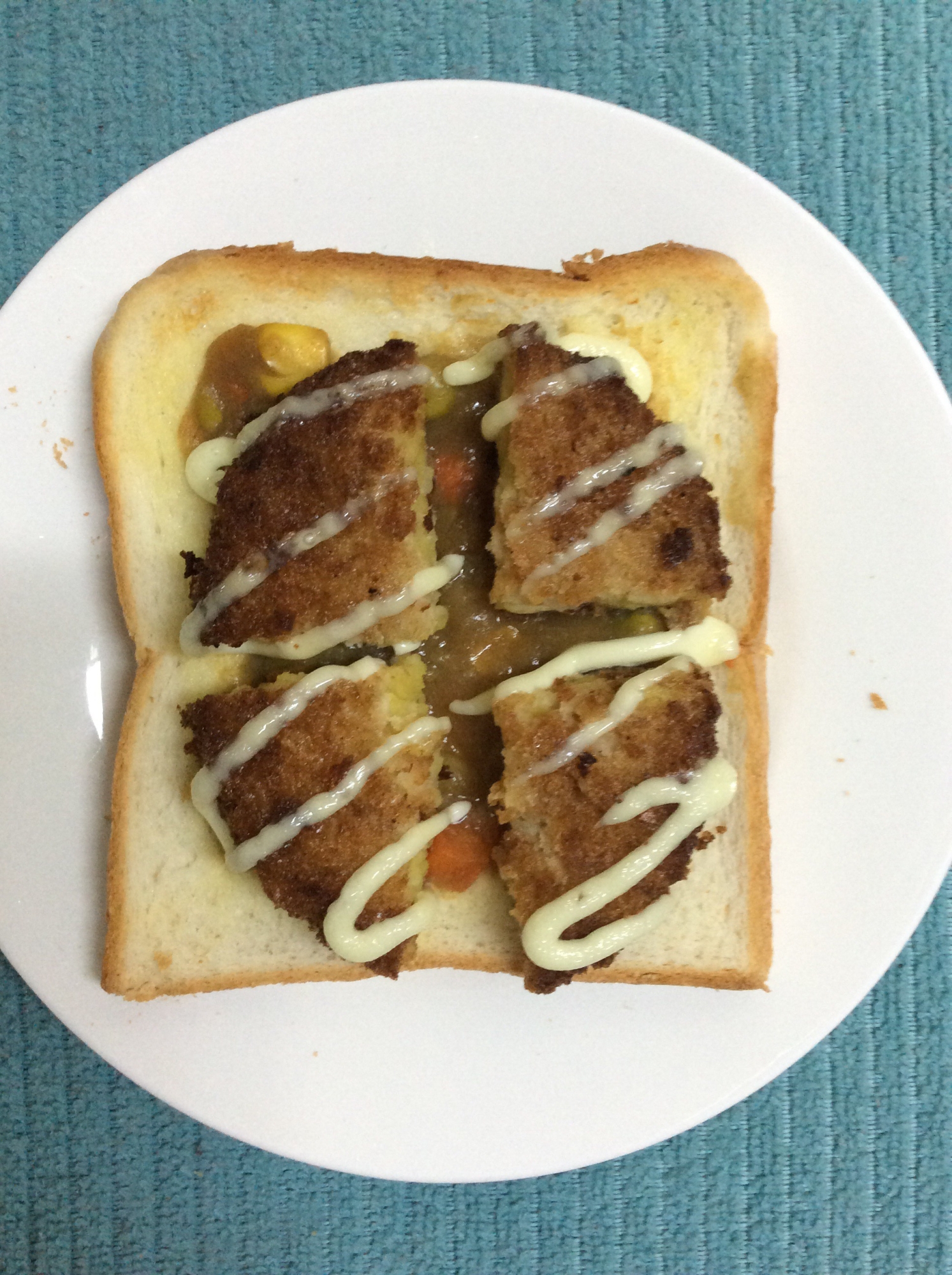 食べ応え満点♪コロッケカレートースト