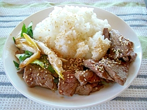 フライパン一つで牛肉とねぎの焼き肉プレート♪