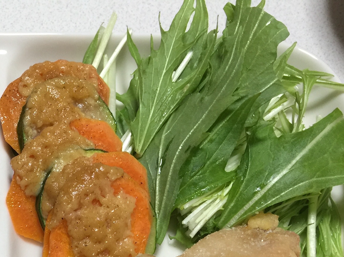 レンジで簡単!にんじんとズッキーニの蒸し料理♪