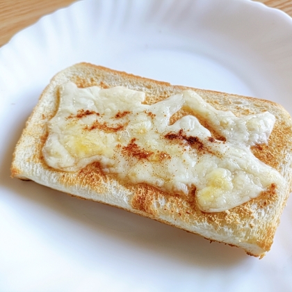 チーズきな粉トースト、シナモンの風味が良く美味しく頂きました(*^-^*)