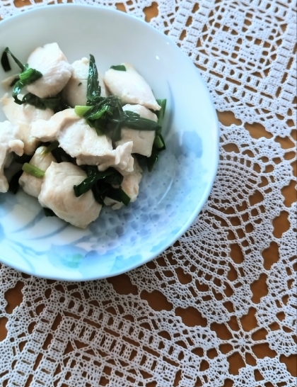 ささみと鶏もも肉とニラの塩炒め