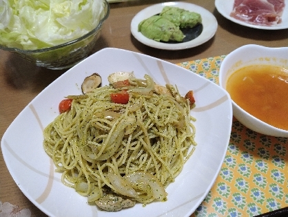 フライパンだけで、トマトとジェノベーゼのパスタ！