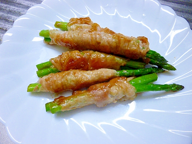 しゃぶしゃぶ用で巻くと野菜が濃いね、アスパラの肉巻