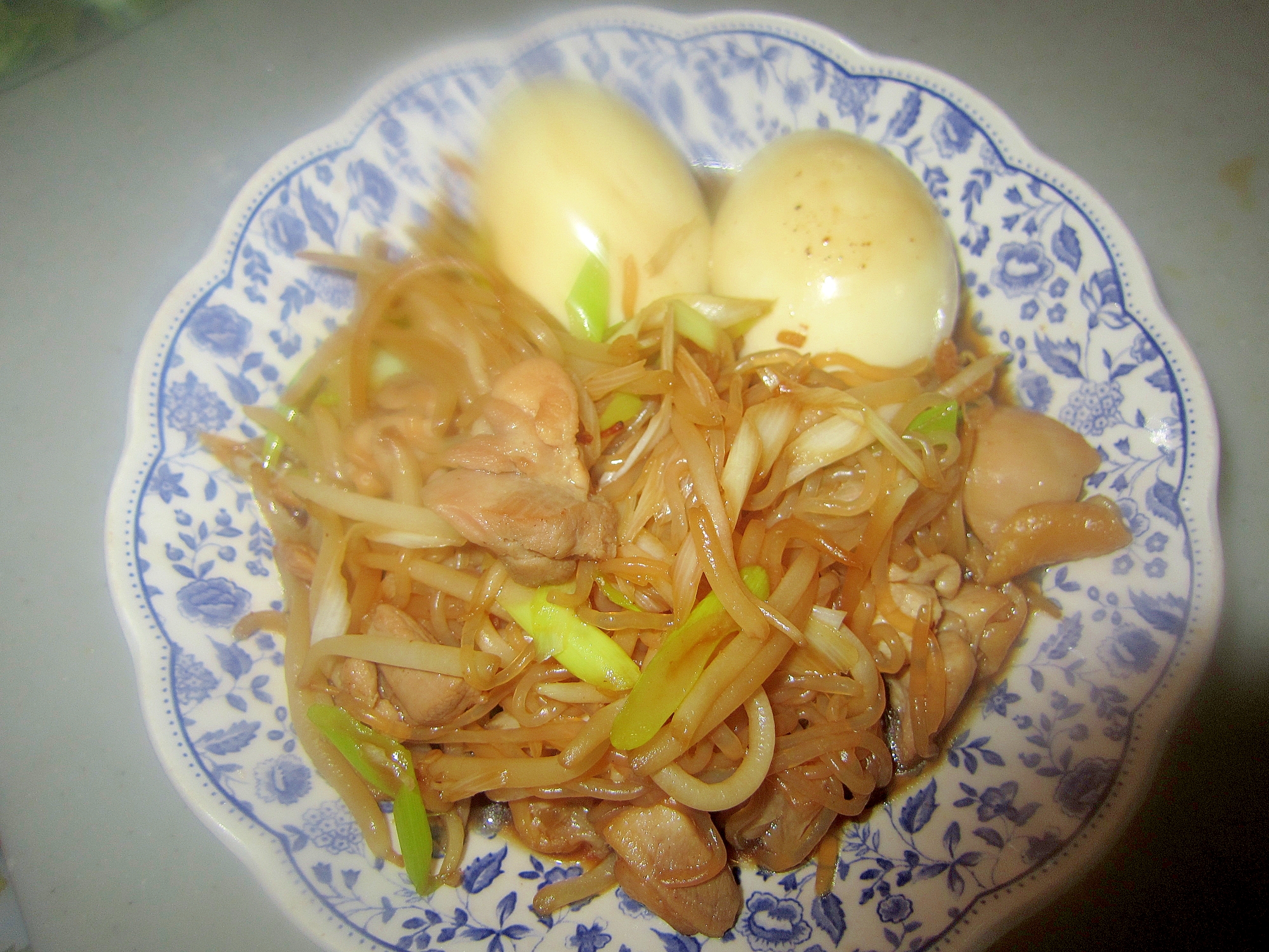 鶏もも肉としらたきとゆで卵のすき焼きグリル