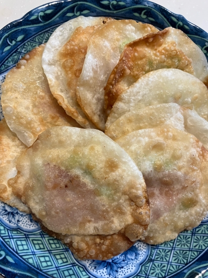 餃子の皮が余っていたので消費のために作りました！美味しかったのでまた作ります♡