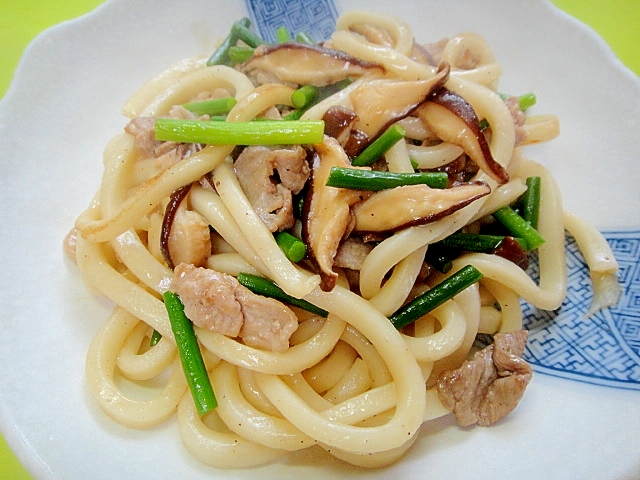 にんにくの芽と豚肉椎茸の焼きうどん