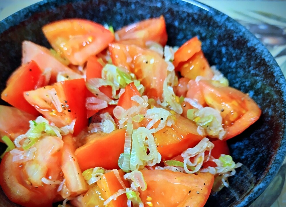 こんぶだしでうまみ倍増❦簡単おかずのネギトマト